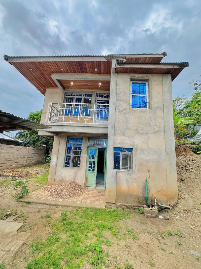 Maison neuve à vendre à Boma – Fichière (La Candide)