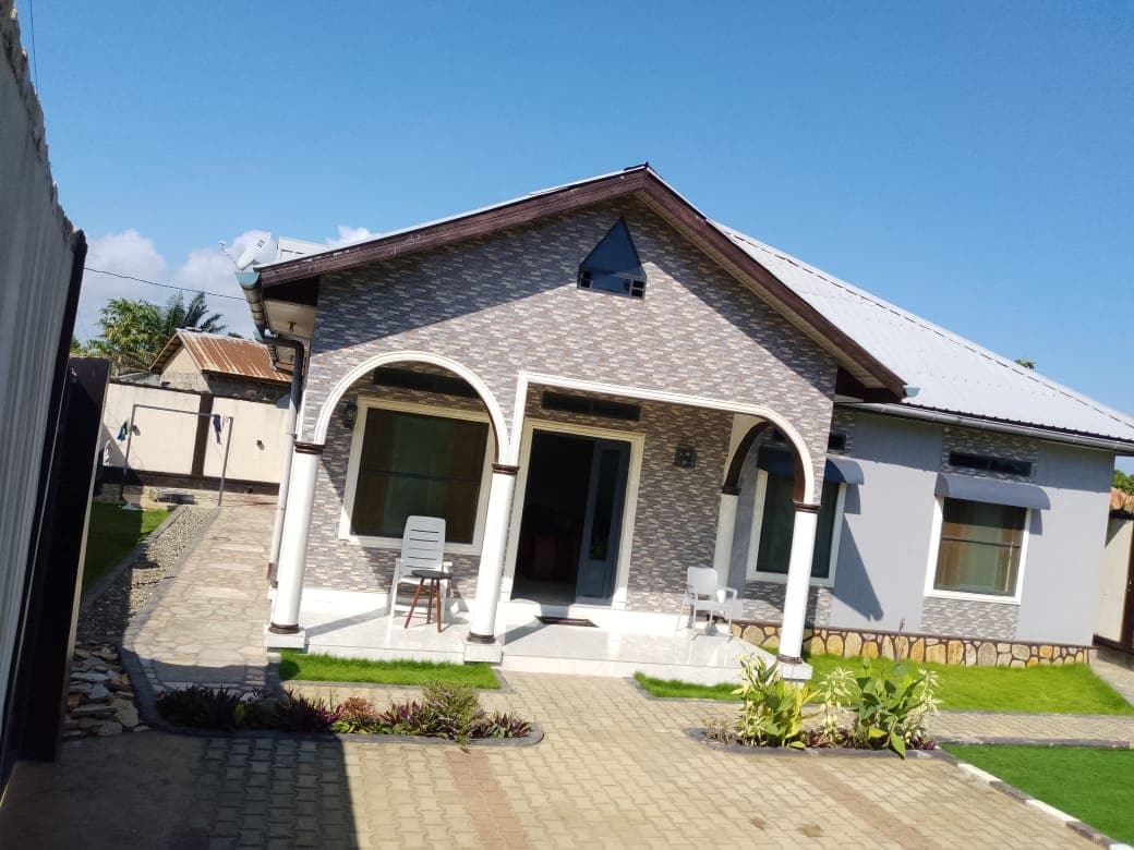 APPARTEMENT MEUBLÉ À LOUER À MUANDA