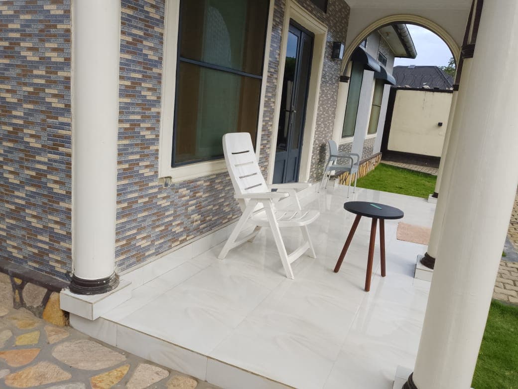 APPARTEMENT MEUBLÉ À LOUER À MUANDA - vue 5