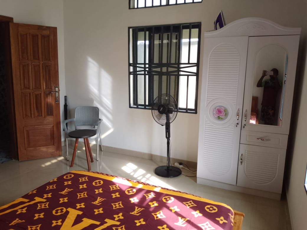 APPARTEMENT MEUBLÉ À LOUER À MUANDA - vue 7