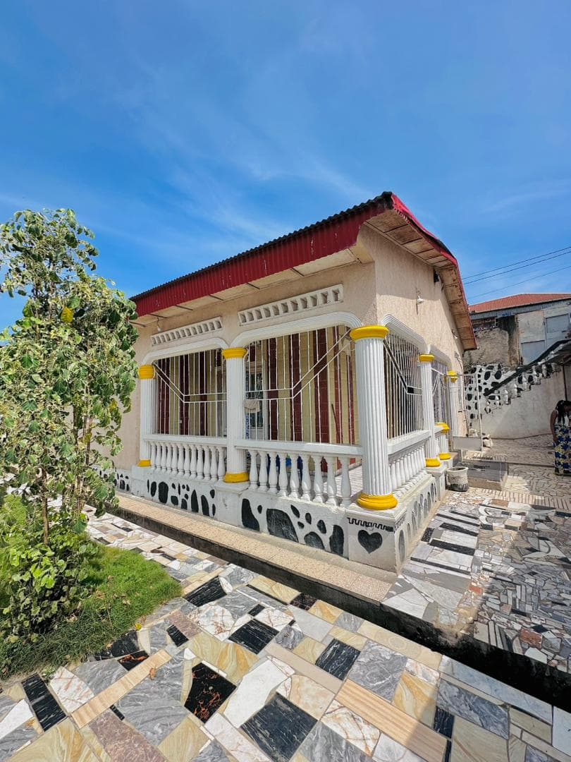 Parcelle + Maison 3Ch + Annexe Colonel Carine Matadi