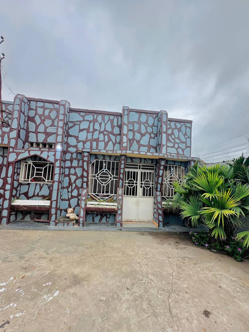A VENDRE Parcelle + Maison 3Ch + Annexe Matadi 24 Novembre