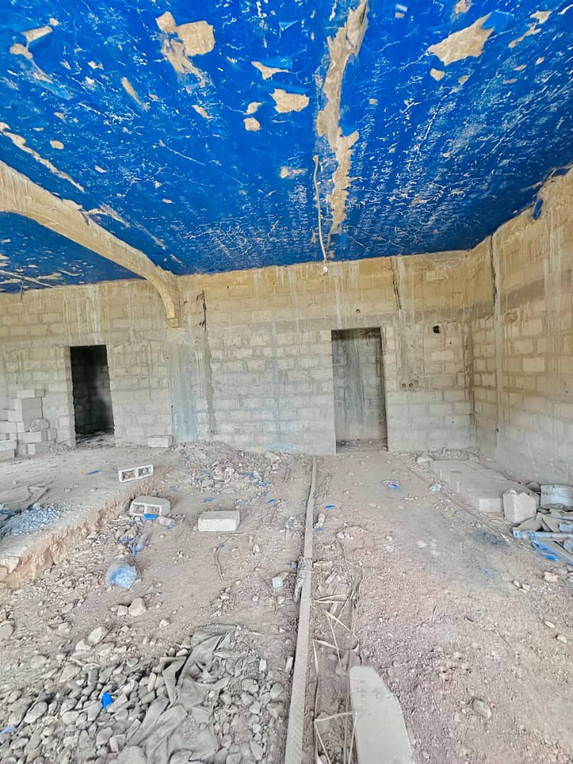 Maison inachevée à vendre à Ango-Ango - vue 2