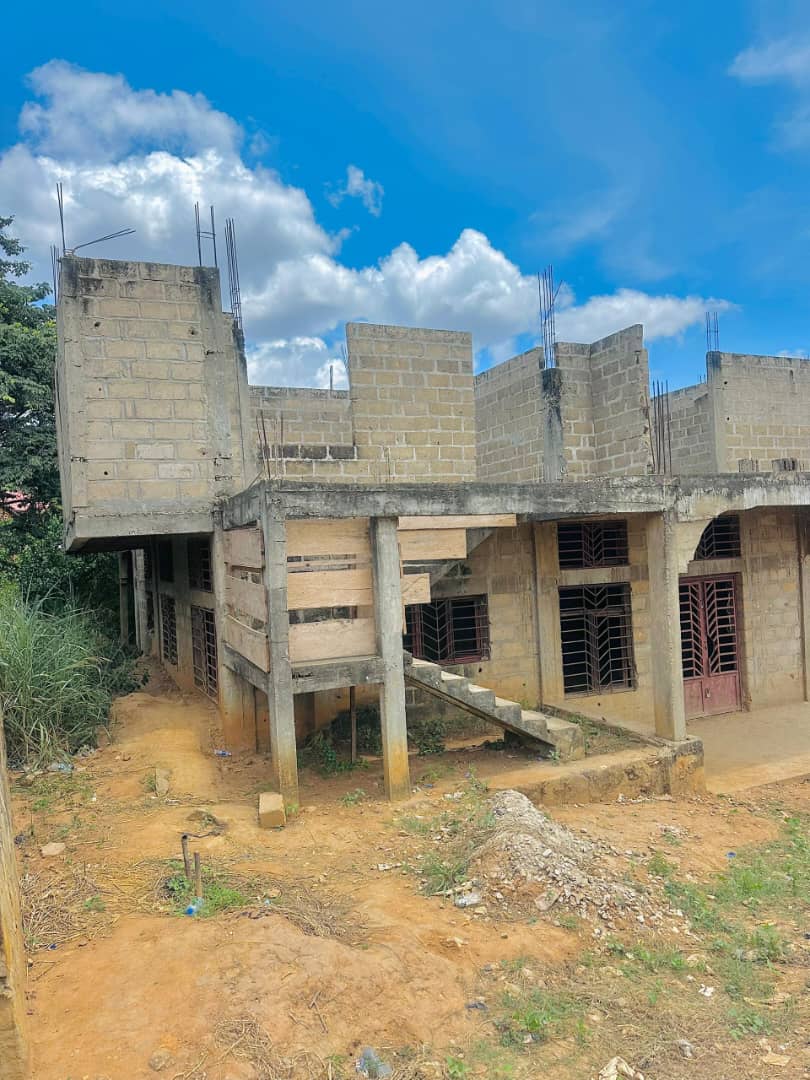 Maison inachevée à vendre à Ango-Ango - vue 3
