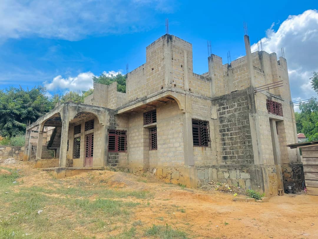 Maison inachevée à vendre à Ango-Ango - vue 5